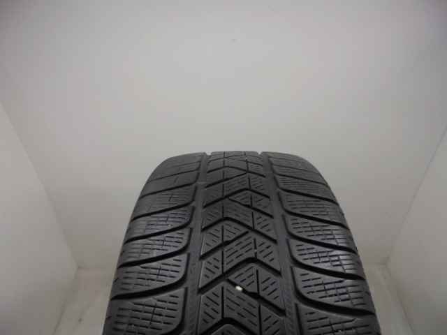 Pirelli Scorpion Winter gumiabroncs